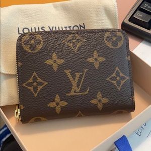 Louis Vuitton monogram zippy coin purse